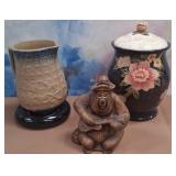 11 - MIXED LOT OF COLLECTIBLES (M156)