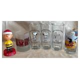 B - MIXED LOT OF COLLECTIBLE GLASSWARE (F17)