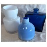 B - THREE DECORATIVE GLASS VASES (F40)