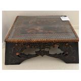M - CARVED STAND / TABLE WITH GLASS 10X15X20' (M4)