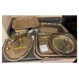 M - LOT OF VINTAGE SERVING TRAYS (K70)