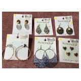 9 - SIX PAIR OF COSTUME JEWELRY EARRINGS (W104)