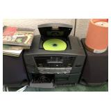 Q - NEWTECH PORTABLE STEREO & CD'S (L75)