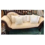 Q - VICTORIAN-STYLE CHAISE LOUNGE WITH PILLOWS