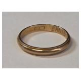 14K GOLD RING SIZE 7.5 2.48GRAMS (J8)