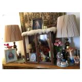 Q - TABLE LAMPS & COLLECTIBLES (M74)