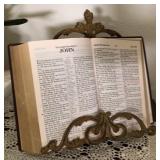 Q - BIBLE WITH BOOK STAND (M80)