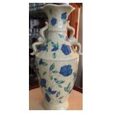 Q - CHINESE CERAMIC DECORATIVE VASE 11.5'T (C24)