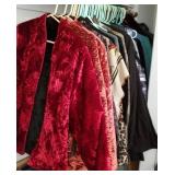 Q - MIXED LOT OF WOMEN'S CLOTHING SIZE M (E17)