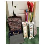 Q - SUITCASE, WALL PLAQUES, GIFT WRAP (E21)