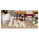 Q - FLIP FLOPS, COOKIE JARS, GLASSWARE (E16)