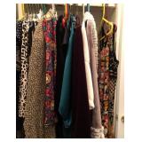 D - MIXED LOT OF WOMEN'S CLOTHING (M88)
