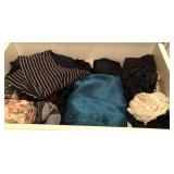 D - MIXED LOT OF WOMEN'S CLOTHING (M58)