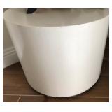 D - ROUND PLANT / CURIO STAND 19X24' (K67)