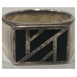 STERLING SILVER ONYX RING 5.9 GRS