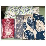 43 - DECORATIVE KITCHEN TOWEL SET