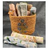 43 - DECORATIVE BASKET WITH TOWELS