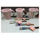 43 - FLORAL MUGS WITH SPREADER KNIVES
