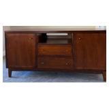 11 - BROYHILL ENTERTAINMENT CONSOLE