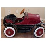 11 - VINTAGE-STYLE CHILD PEDAL CAR