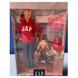 488 - BARBIE & KELLY GAP GIFT SET (D78)