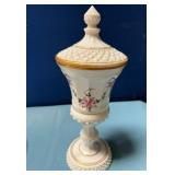 488 - VINTAGE WESTMORLAND MILK GLASS URN (D236)