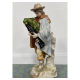 488 - VINTAGE PORCELAIN FIGURINE (M115)