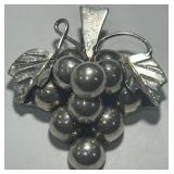 TAXCO STERLING SILVER GRAPE BROOCH 22.8 GRS