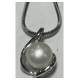 STERLING SILVER PEARL PENDANT WITH CHAIN 8.7 GRS