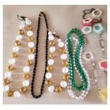Z - LOT OF COSTUME JEWELRY NECKLACES (J133)