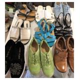 Z - LOT OF WOMEN'S SHOES SIZE 5 (J217)