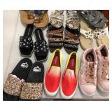 Z - NINE PAIR OF WOMEN'S SHOES SIZE 5 (J211)