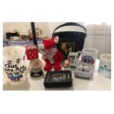 Z - MIXED LOT OF COLLECTIBLES (J228)