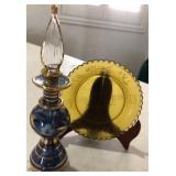 Z - ART GLASS BOTTLE & COLLECTIBLE PLATE (J240)