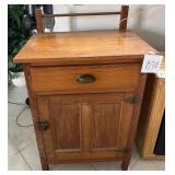 Z - VINTAGE OAK WOODEN END TABLE (K38)