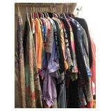 Z - MIXED LOT OF WOMEN'S CLOTHING (M4)