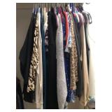 Z - MIXED LOT OF WOMEN'S CLOTHING (M44)