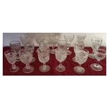 Z - VINTAGE COLLECTIBLE GLASS STEMWARE (E68)