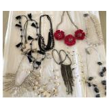Z - LARGE LOT OF COSTUME JEWELRY NECKLACES