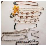 Z - LOT OF COSTUME JEWELRY NECKLACES (J70)