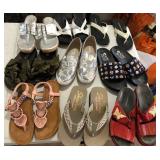 Z - LOT OF WOMEN'S SANDALS SIZE 5 (J210)