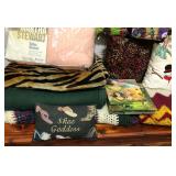 Z - THROW BLANKETS, BOOKS & MORE (R35)