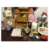 Z - MIXED LOT OF COLLECTIBLES (R40)