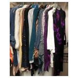 Z - MIXED LOT OF WOMEN'S CLOTHING (M103)