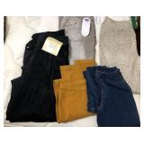 Z - LOT OF WOMEN'S CLOTHING(M223)