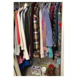 Z - MIXED LOT OF WOMEN'S CLOTHING & MORE (R11)