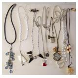 Z - LOT OF COSTUME JEWELRY NECKLACES (J76)