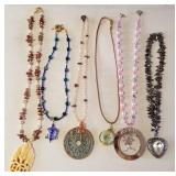 Z - LOT OF SIX COSTUME JEWELRY NECKLACES (J57)