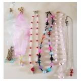 Z - LOT OF SIX COSTUME JEWELRY NECKLACES (J131)