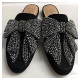 Z - PAIR OF WOMEN'S SHOES (M33)